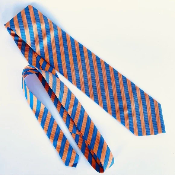 Paul Smith London Tie, Cufflinks, and Pocket Square Gift Set - Picture 4 of 16